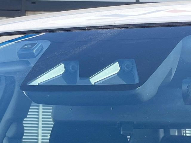 �y�X�}�[�g�A�V�X�g�z���s���ɑO���̎ԗ�����F�����A�Փ˂������Ȏ��͌x��ƃu���[�L�ŏՓˉ���Ɣ�Q�y�����A�V�X�g�B�����S�Ƀh���C�u�����y���݂��������܂��B