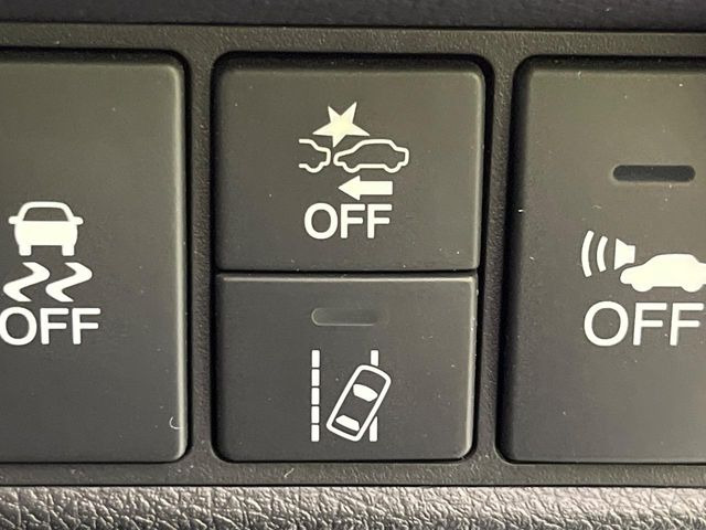 �y�z���_�Z���V���O�z���s���ɑO���̎ԗ�����F�����A�Փ˂������Ȏ��͌x��ƃu���[�L�ŏՓˉ���Ɣ�Q�y�����A�V�X�g�B�����S�Ƀh���C�u�����y���݂��������܂��B