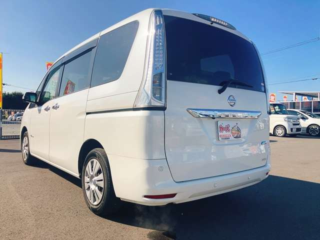 ���X�ł͌y�����Ԃ��畁�ʎԂ܂ŕ��L���I�[�����[�J�[�̎Ԏ�E�F�E�O���[�h��L�x�ɑ����Ă���܂��B