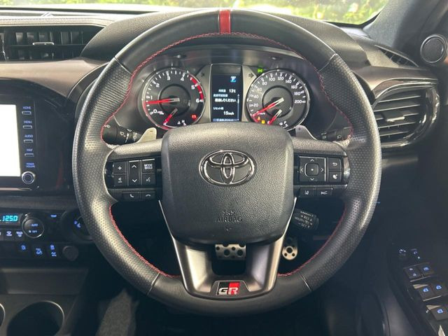 �y�����v�����X�e�A�����O�z�㎿�Ȋv���g�p���邱�ƂŁA��ɂ����������݂ƂĂ��^�]���₷���n���h���ł���