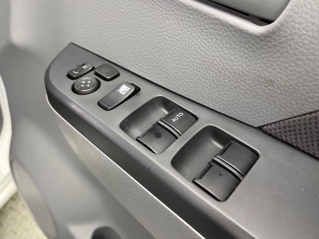 �y�d���i�[�~���[�z�T�C�h�~���[�͓d���i�[���ƂȂ��Ă���A�������ԏ�ł��L�Y�������X�N��}�����܂��B