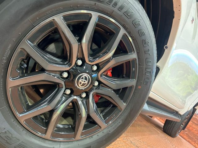 �y����18�C���`�A���~�z�C�[���z�O�ςɃ}�b�`���������A���~�z�C�[���𑕒����Ă���܂��B�e��ЊO�A���~�z�C�[����A�X�^�b�h���X�^�C�����戵�����Ă���܂��B���񂲑��k����������