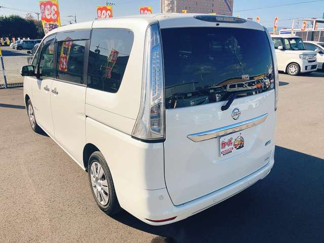 ���X�ł͌y�����Ԃ��畁�ʎԂ܂ŕ��L���I�[�����[�J�[�̎Ԏ�E�F�E�O���[�h��L�x�ɑ����Ă���܂��B