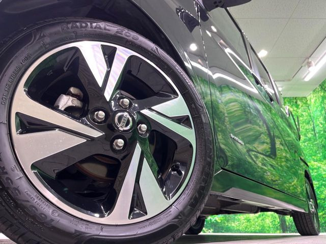 �y����15�C���`�A���~�z�C�[���z�O�ςɃ}�b�`���������A���~�z�C�[���𑕒����Ă���܂��B�e��ЊO�A���~�z�C�[����A�X�^�b�h���X�^�C�����戵�����Ă���܂��B���񂲑��k����������