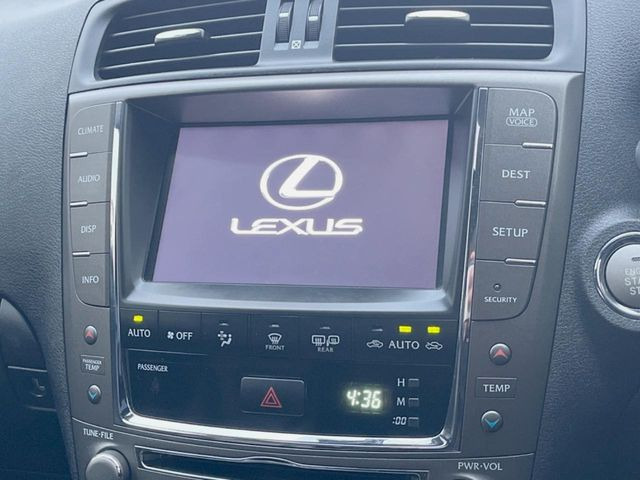 �y�����i�r�z�l�C�̏����i�r�𑕔����Ă���܂��B�i�r�̎g���₷���͂������A�I�[�f�B�I�@�\���[��!�L�����v�◷�s�͂������A�ʋ΂┃�����ȂǕ��i�̃h���C�u���y�����Ȃ�͂���