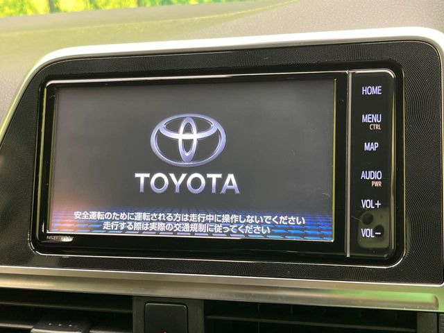 【純正ナビ】人気の純正ナビを装備しております。ナビの使いやすさはもちろん、オーディオ機能も充実!キャンプや旅行はもちろん、通勤や買い物など普段のドライブも楽しくなるはず♪