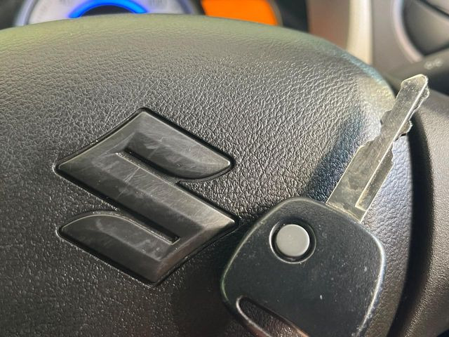 �֗��ȃL�[���X��{�^������ŊȒP�Ƀh�A�̉����A�{�����\�ł�!