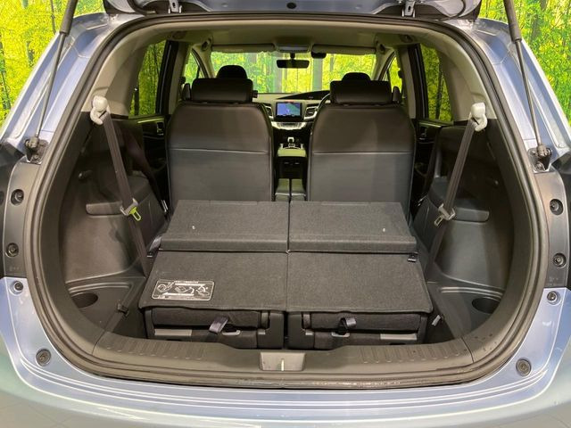 ���i�̂���������ʋ΁A���}���ɏ\���ȉ׎��X�y�[�X���m�ۂ��Ă���܂��B�Z�J���h�V�[�g��|���ƁA�傫�ȉו��̐ύڂ��\�ł���