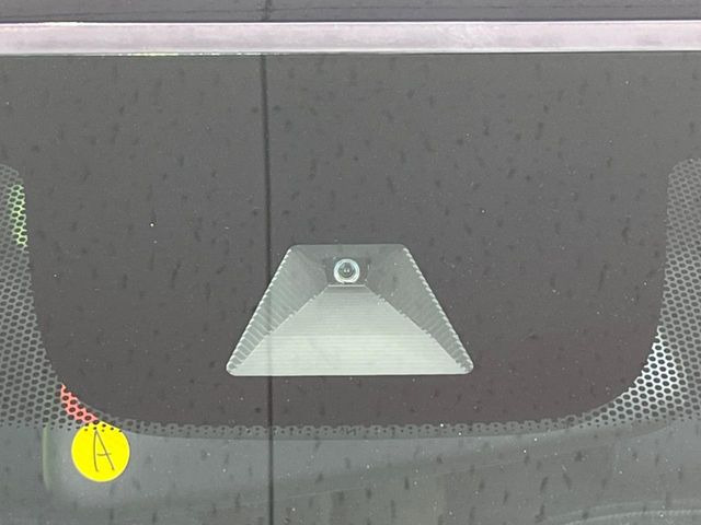 �y�z���_�Z���V���O�z���s���ɑO���̎ԗ�����F�����A�Փ˂������Ȏ��͌x��ƃu���[�L�ŏՓˉ���Ɣ�Q�y�����A�V�X�g�B�����S�Ƀh���C�u�����y���݂��������܂��B