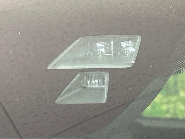 �y�X�}�[�g�u���[�L�T�|�[�g�z���s���ɑO���̎ԗ�����F�����A�Փ˂������Ȏ��͌x��ƃu���[�L�ŏՓˉ���Ɣ�Q�y�����A�V�X�g�B�����S�Ƀh���C�u�����y���݂��������܂��B