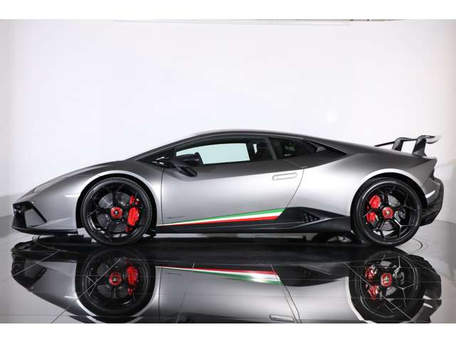 �O���W�I�^�C�^���̓Ɠ��Ȕ��F���{�f�B���C����������������Ă�d�オ��B�z���̉��Ő[�݂���ʓx���y���߂܂��B