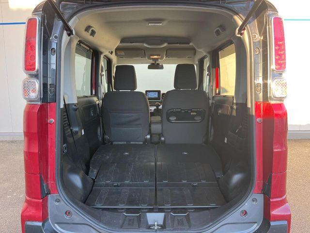 ���i�̂���������ʋ΁A���}���ɏ\���ȉ׎��X�y�[�X���m�ۂ��Ă���܂��B�Z�J���h�V�[�g��|���ƁA�傫�ȉו��̐ύڂ��\�ł���