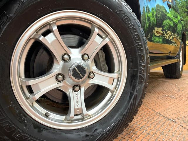 �y16�C���`�A���~�z�C�[���z�O�ςɃ}�b�`�����A���~�z�C�[���𑕒����Ă���܂��B�e��A���~�z�C�[����A�X�^�b�h���X�^�C�����戵�����Ă���܂��B���񂲑��k����������