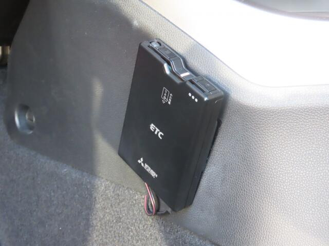 ETCも装備していますよ!ETC車載機を利用すると高速料金が割引に!!サイフにも優しい装備ですね♪