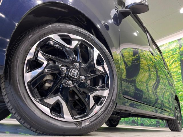 �y����15�C���`�A���~�z�C�[���z�O�ςɃ}�b�`���������A���~�z�C�[���𑕒����Ă���܂��B�e��ЊO�A���~�z�C�[����A�X�^�b�h���X�^�C�����戵�����Ă���܂��B���񂲑��k����������