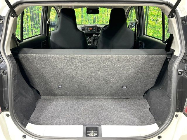 ���i�̂���������ʋ΁A���}���ɏ\���ȉ׎��X�y�[�X���m�ۂ��Ă���܂��B�Z�J���h�V�[�g��|���ƁA�傫�ȉו��̐ύڂ��\�ł���