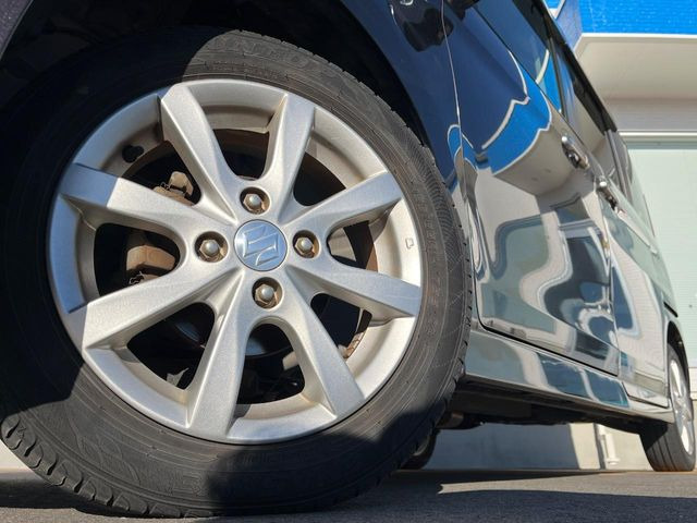 �y����14�C���`�A���~�z�C�[���z�O�ςɃ}�b�`���������A���~�z�C�[���𑕒����Ă���܂��B�e��ЊO�A���~�z�C�[����A�X�^�b�h���X�^�C�����戵�����Ă���܂��B���񂲑��k����������