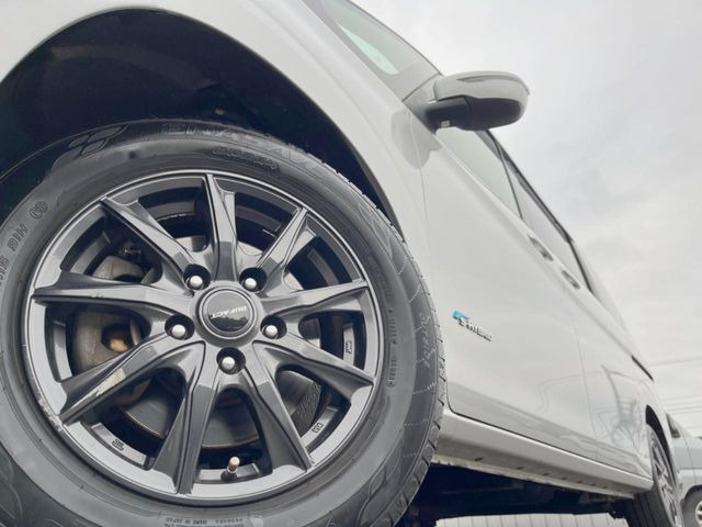 �y�A���~�z�C�[���z�O�ςɃ}�b�`�����A���~�z�C�[���𑕒����Ă���܂��B�e��A���~�z�C�[����A�X�^�b�h���X�^�C�����戵�����Ă���܂��B���񂲑��k����������