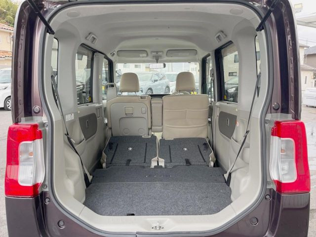 ���i�̂���������ʋ΁A���}���ɏ\���ȉ׎��X�y�[�X���m�ۂ��Ă���܂��B�Z�J���h�V�[�g��|���ƁA�傫�ȉו��̐ύڂ��\�ł���