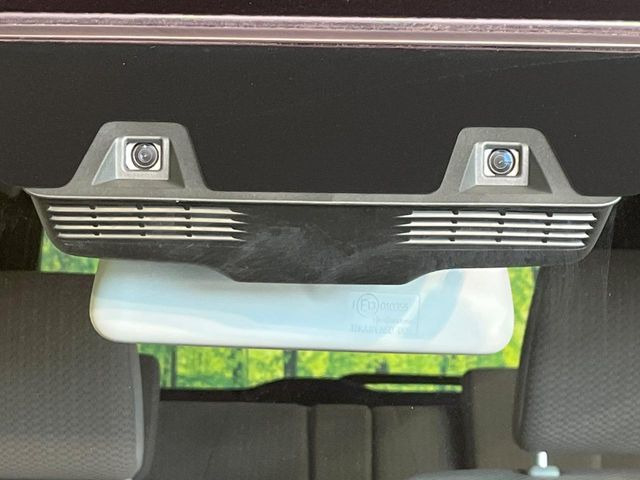 �y�C���e���W�F���g�G�}�[�W�F���V�[�u���[�L�z�t�����g�J�����őO���̎ԗ�����s�҂����m�B�Փ˂������Ȏ��͏Փ˔�Q�y���u���[�L���쓮�A�Փˉ�����T�|�[�g�B�����S�Ƀh���C�u�����y���݂��������܂��B