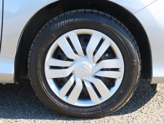 純正のホイールカバーを履いてます!