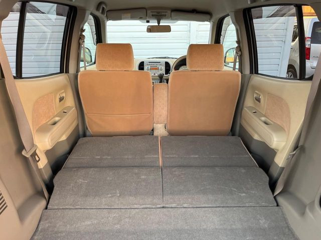 ���i�̂���������ʋ΁A���}���ɏ\���ȉ׎��X�y�[�X���m�ۂ��Ă���܂��B�Z�J���h�V�[�g��|���ƁA�傫�ȉו��̐ύڂ��\�ł���