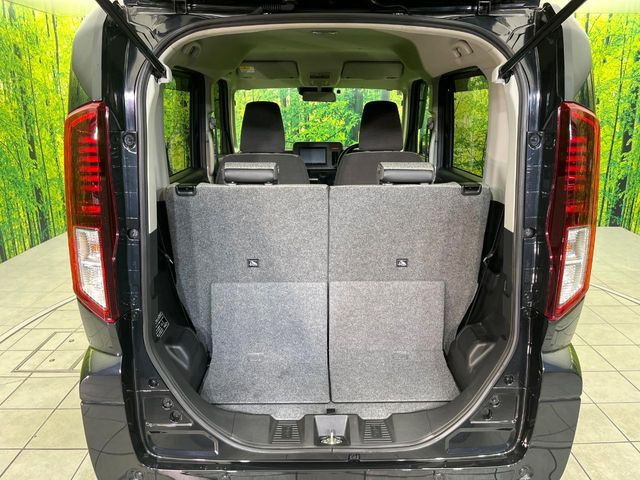 ���i�̂���������ʋ΁A���}���ɏ\���ȉ׎��X�y�[�X���m�ۂ��Ă���܂��B�Z�J���h�V�[�g��|���ƁA�傫�ȉו��̐ύڂ��\�ł���