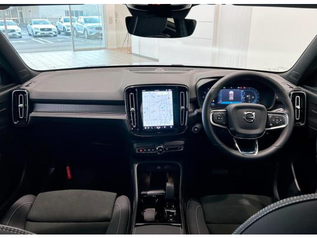 XC40ウルトラ B4 AWD ダークエディション 4WD