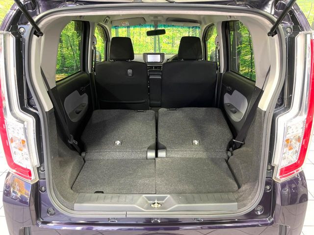 ���i�̂���������ʋ΁A���}���ɏ\���ȉ׎��X�y�[�X���m�ۂ��Ă���܂��B�Z�J���h�V�[�g��|���ƁA�傫�ȉו��̐ύڂ��\�ł���