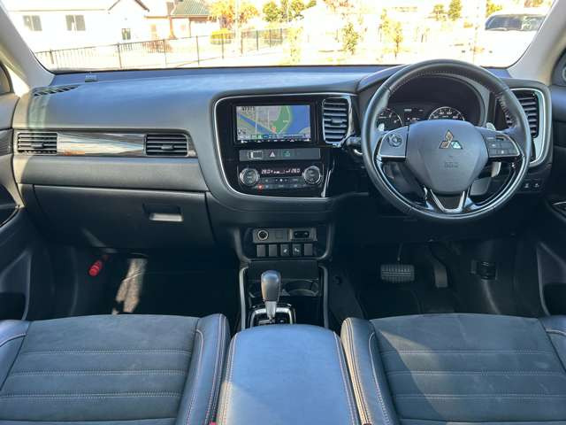 �S�Ԏ���\�ł��B�傫�ȓW����������ۂɉ^�]���Ă݂ĉ������B���ۂɏ���Ă݂Ă��ꂩ��̃J�[���C�t��z�����Ă���������