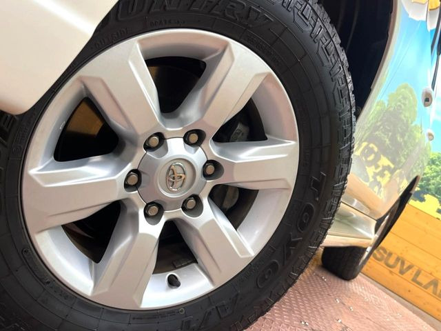 �y����17�C���`�A���~�z�C�[���z�O�ςɃ}�b�`���������A���~�z�C�[���𑕒����Ă���܂��B�e��ЊO�A���~�z�C�[����A�X�^�b�h���X�^�C�����戵�����Ă���܂��B���񂲑��k����������