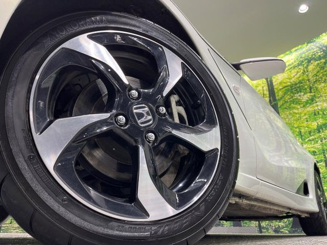 �y����16�C���`�A���~�z�C�[���z�O�ςɃ}�b�`���������A���~�z�C�[���𑕒����Ă���܂��B�e��ЊO�A���~�z�C�[����A�X�^�b�h���X�^�C�����戵�����Ă���܂��B���񂲑��k����������