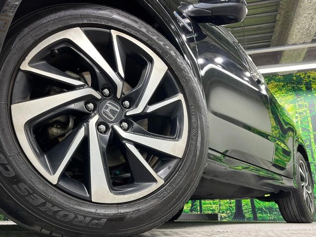 �y����18�C���`�A���~�z�C�[���z�O�ςɃ}�b�`���������A���~�z�C�[���𑕒����Ă���܂��B�e��ЊO�A���~�z�C�[����A�X�^�b�h���X�^�C�����戵�����Ă���܂��B���񂲑��k����������