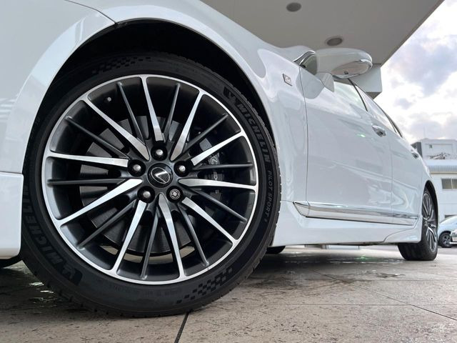 �y����19�C���`�A���~�z�C�[���z�O�ςɃ}�b�`���������A���~�z�C�[���𑕒����Ă���܂��B�e��ЊO�A���~�z�C�[����A�X�^�b�h���X�^�C�����戵�����Ă���܂��B���񂲑��k����������