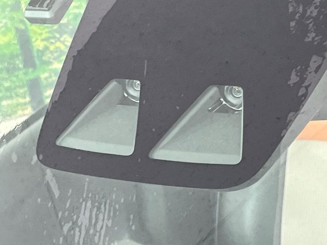 �y�X�}�[�g�A�V�X�g�z���s���ɑO���̎ԗ�����F�����A�Փ˂������Ȏ��͌x��ƃu���[�L�ŏՓˉ���Ɣ�Q�y�����A�V�X�g�B�����S�Ƀh���C�u�����y���݂��������܂��B