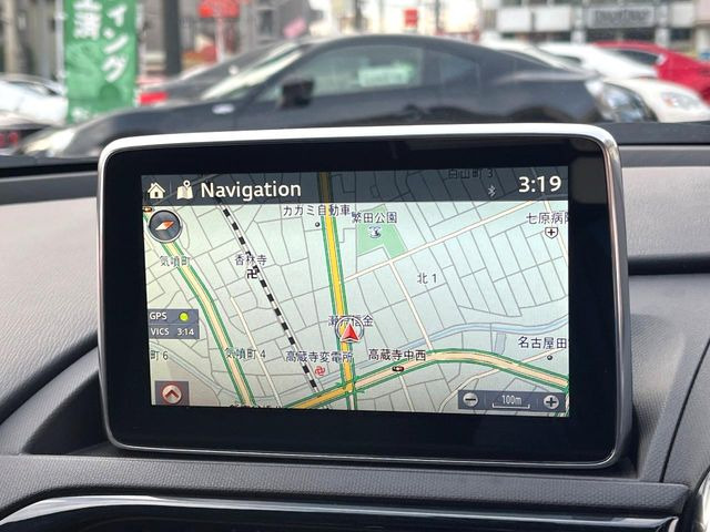 �y�}�c�_�R�l�N�g�i�r�z�ԓ��̕��͋C�Ƀ}�b�`������̌^�^�C�v�̃i�r�B�e����q�ݒ��Bluetooth�Đ����A�l�X�ȋ@�\���y���߂܂��B�����I�ȃ_�C�������삪�\�ŁA�g��������ǍD�ł��B