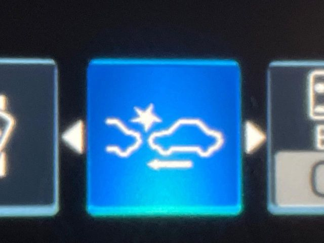 �y�v���N���b�V���Z�[�t�e�B�z�O���̎ԗ��������m���A�Փ˂������Ȏ��͌x��Œ��ӂ𑣂��A�u���[�L�𓥂ޗ͂��T�|�[�g�B�u���[�L�𓥂߂Ȃ������ꍇ�͏Փ˔�Q�y���u���[�L���쓮�A�Փˉ�����T�|�[�g���܂��B