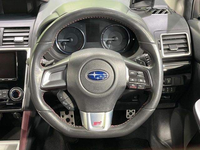 �y�����v�����X�e�A�����O�z�㎿�Ȋv���g�p���邱�ƂŁA��ɂ����������݂ƂĂ��^�]���₷���n���h���ł���