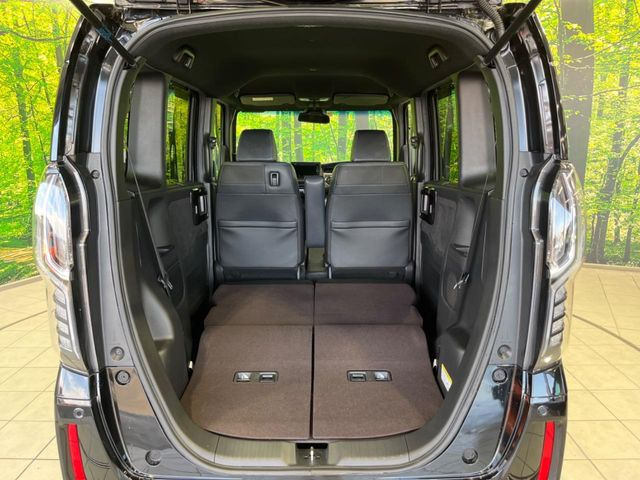 ���i�̂���������ʋ΁A���}���ɏ\���ȉ׎��X�y�[�X���m�ۂ��Ă���܂��B�Z�J���h�V�[�g��|���ƁA�傫�ȉו��̐ύڂ��\�ł���