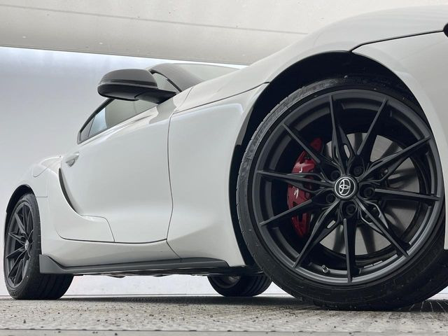 �y����19�C���`�A���~�z�C�[���z�O�ςɃ}�b�`���������A���~�z�C�[���𑕒����Ă���܂��B�e��ЊO�A���~�z�C�[����A�X�^�b�h���X�^�C�����戵�����Ă���܂��B���񂲑��k����������