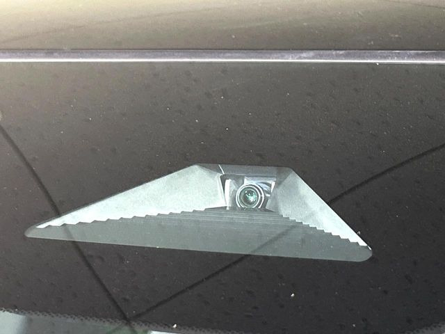 �y�z���_�Z���V���O�z���s���ɑO���̎ԗ�����F�����A�Փ˂������Ȏ��͌x��ƃu���[�L�ŏՓˉ���Ɣ�Q�y�����A�V�X�g�B�����S�Ƀh���C�u�����y���݂��������܂��B