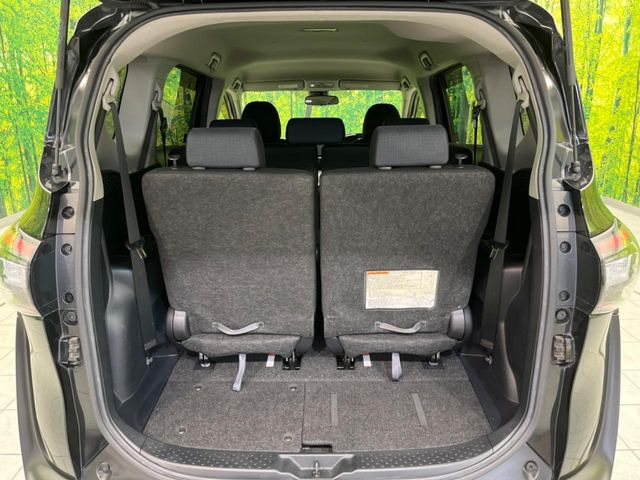 ���i�̂���������ʋ΁A���}���ɏ\���ȉ׎��X�y�[�X���m�ۂ��Ă���܂��B�T�[�h�V�[�g��|���ƁA�傫�ȉו��̐ύڂ��\�ł���