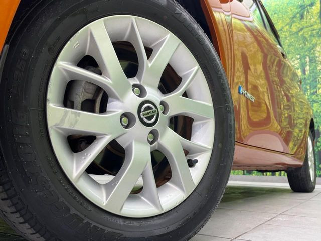 �y����15�C���`�A���~�z�C�[���z�O�ςɃ}�b�`���������A���~�z�C�[���𑕒����Ă���܂��B�e��ЊO�A���~�z�C�[����A�X�^�b�h���X�^�C�����戵�����Ă���܂��B���񂲑��k����������