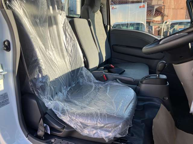 �܂��Ƀr�[���V�[�g�����������܂܂̃L���C�ȃV�[�g�ł���