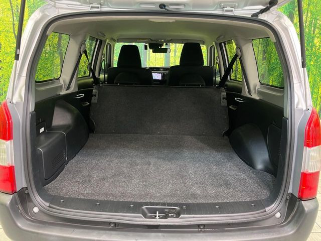 ���i�̂���������ʋ΁A���}���ɏ\���ȉ׎��X�y�[�X���m�ۂ��Ă���܂��B�Z�J���h�V�[�g��|���ƁA�傫�ȉו��̐ύڂ��\�ł���