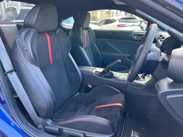 �y�n�[�t���U�[�V�[�g�z�������ƍ���S�n�𗼗������l�C�̃V�[�g���w�ʁE���ʂ̃t�@�u���b�N�f�ނ́A�ʋC���̗ǂ��⊊��ɂ����ɗD��Ă��܂��B�C���╞���ɍ��E���ꂸ���K�ɂ���肢�������܂��B