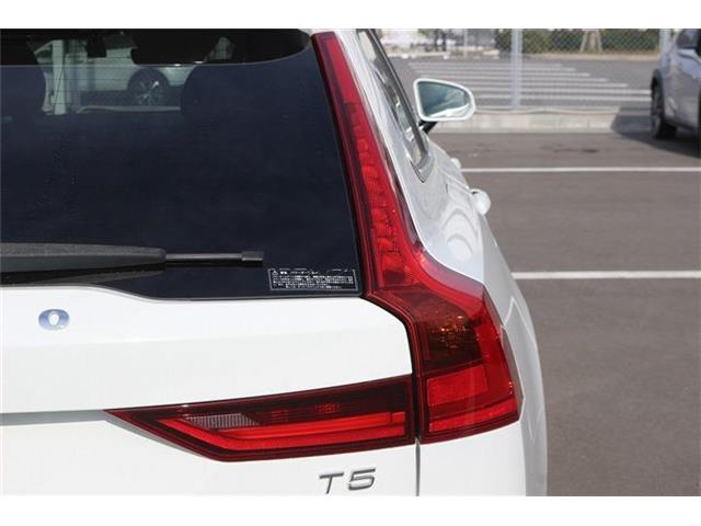 ボルボ V90 T5 モメンタム 禁煙車 黒革シート 純正ナビ フルセグ 207.8