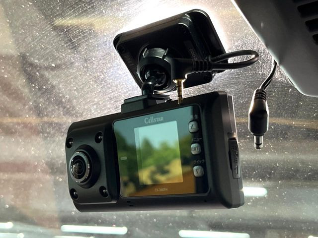 �y�h���C�u���R�[�_�[�z���S�E���S�ȃJ�[���C�t�ɕK�{�̃h���C�u���R�[�_�[�𑕔�!���s���͂������A������^�]�⎖�̂ɑ��������ۂ̏󋵂��f���ŋL�^���A����̃��X�N�ɔ����܂��B