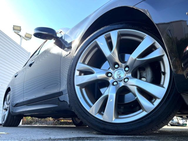 �y20�C���`�A���~�z�C�[���z�O�ςɃ}�b�`�����A���~�z�C�[���𑕒����Ă���܂��B�e��A���~�z�C�[����A�X�^�b�h���X�^�C�����戵�����Ă���܂��B���񂲑��k����������