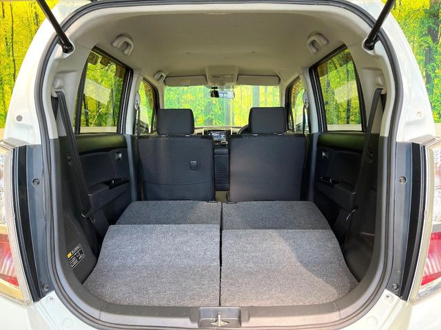 ���i�̂���������ʋ΁A���}���ɏ\���ȉ׎��X�y�[�X���m�ۂ��Ă���܂��B�Z�J���h�V�[�g��|���ƁA�傫�ȉו��̐ύڂ��\�ł���